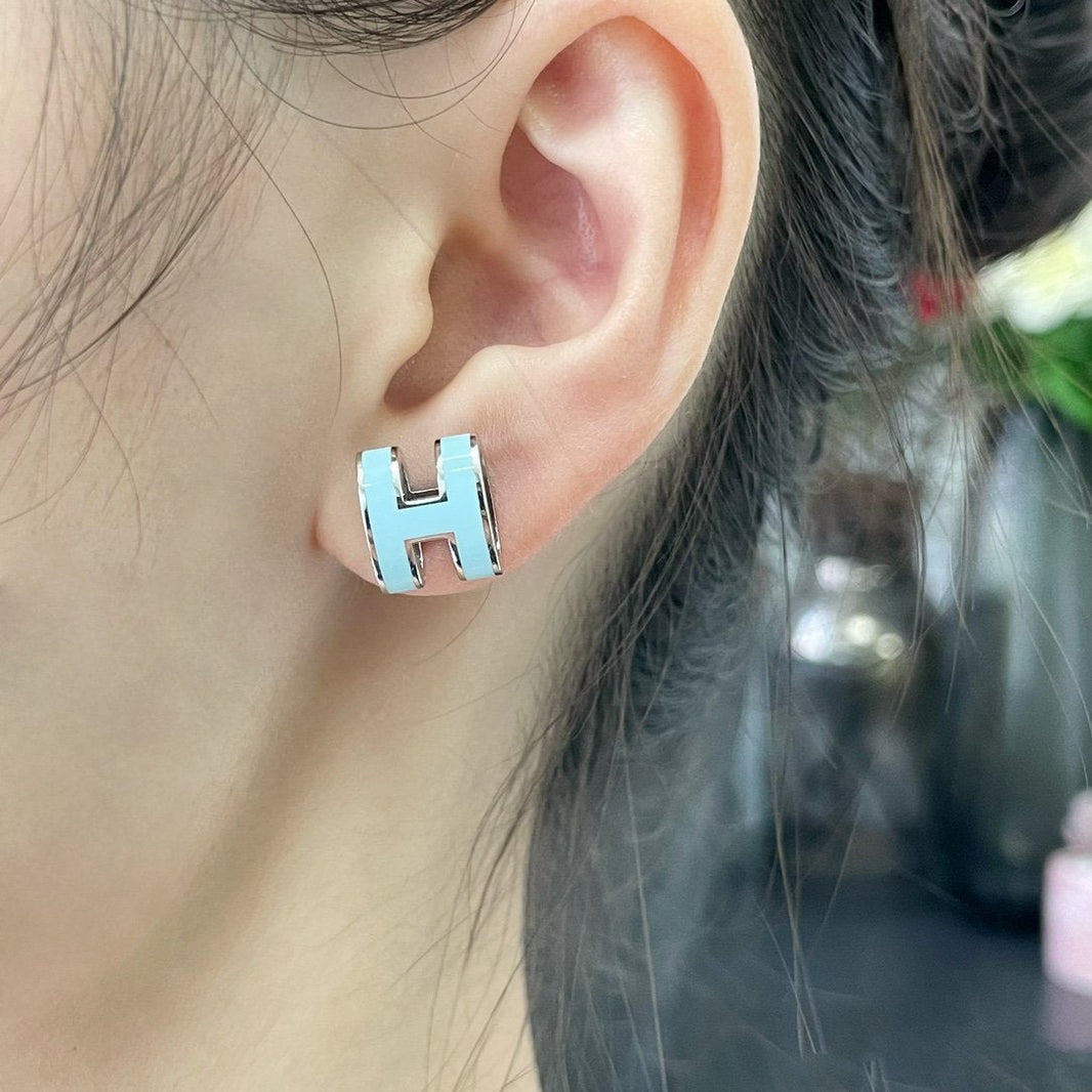 [Camiery]POP H SKY BLUE STUD EARRINGS