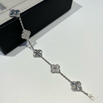 [Camiery] CLOVER 5 MOTIF LASER BRACELET COLLECTION