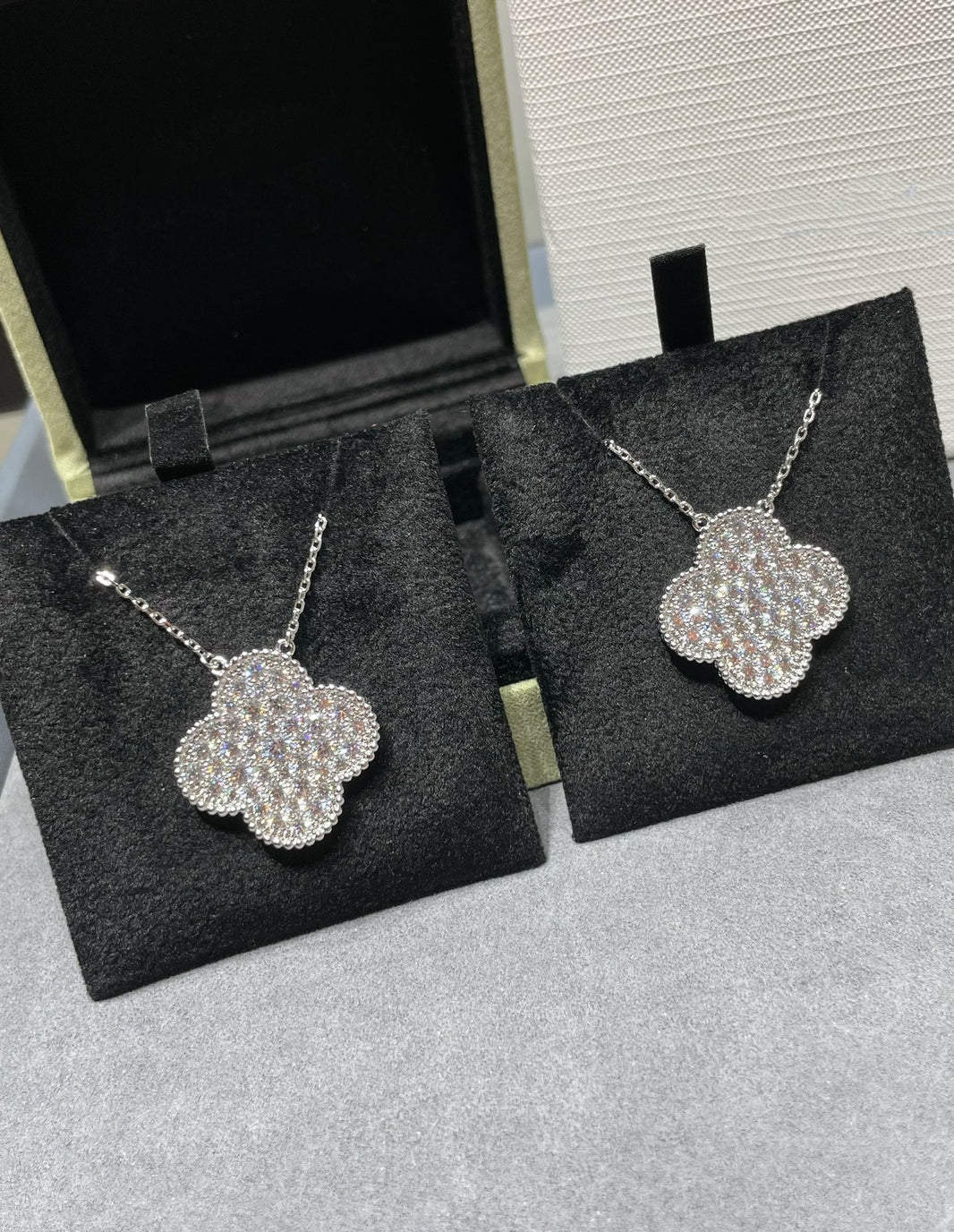 [Camiery]CLOVER 25MM LARGE PENDANT DIAMOND PAVED SILVER NECKLACE