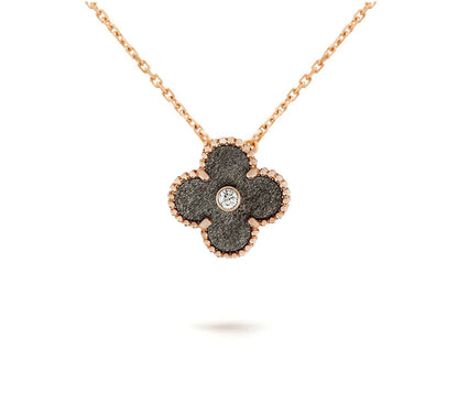 [Camiery]CLOVER 15MM CHRISTMAS LIMITED EDITION SINGLE FLOWER NECKLACE