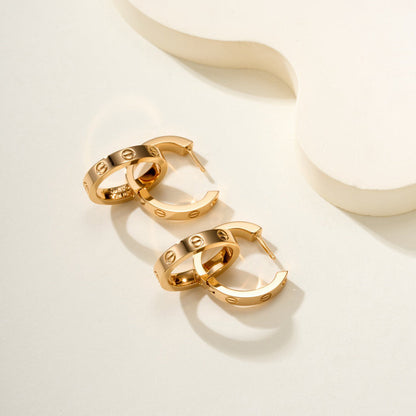 [Camiery] LOVE 3.3MM DANGLE HALF DIAMOND EARRINGS