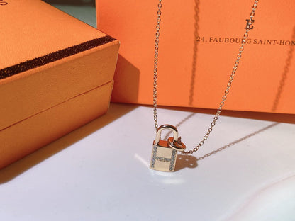 [Camiery]HM ADVANCED NICHE LOCK HEAD NECKLACE DIAMONDS