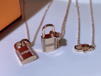 [Camiery]HM ADVANCED NICHE LOCK HEAD NECKLACE DIAMONDS