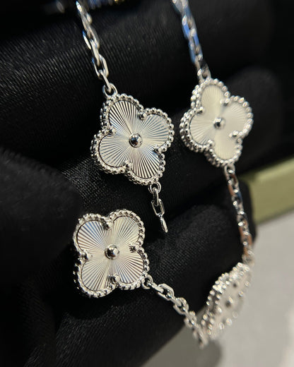 [Camiery] CLOVER 5 MOTIF LASER BRACELET COLLECTION